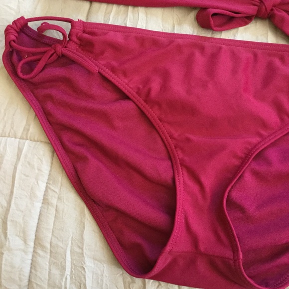 Dark pink bikini with hot pink accent - Picture 3 of 6